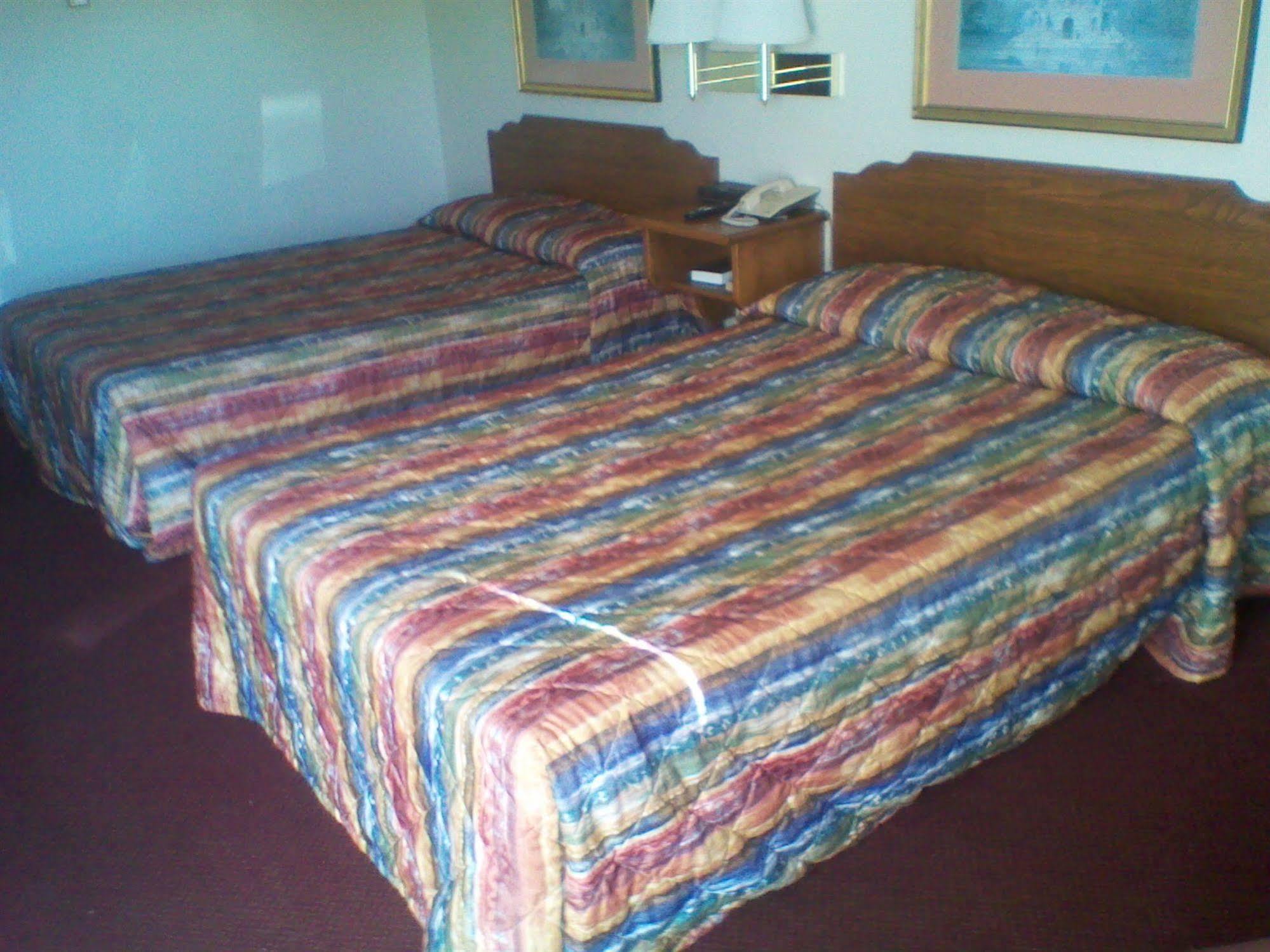 Bridgeview Motel Mackinaw City Exterior foto